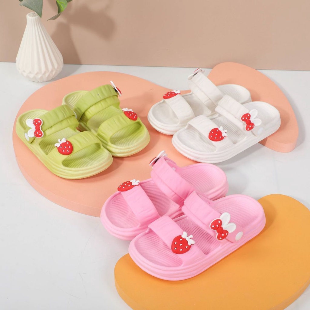 Xăng đan Công Chúa Đế Mềm Chống Trượt In Hình Dâu Tây Dễ Thương Thời Trang Mùa Hè Dành Cho Bé Gái