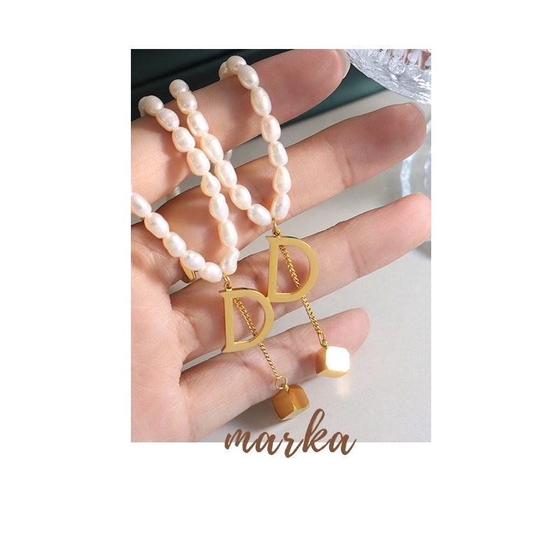 Vòng cổ Ngọc Trai Mặt Vuông Khắc Chữ Tiếng Anh D Sang Trọng