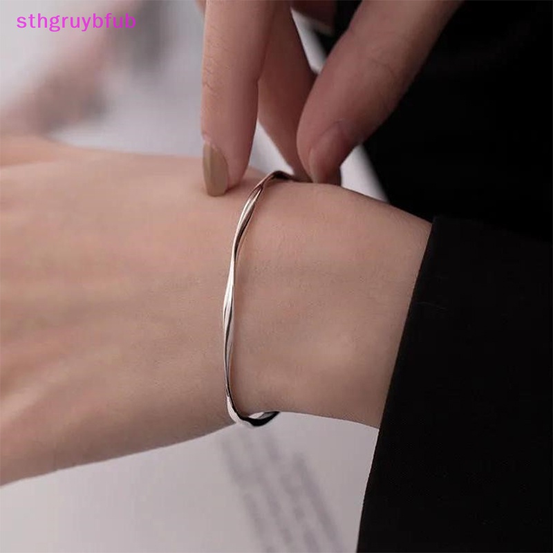Vòng Tay Thiết Kế Đơn Giản Thời Trang Cho Nữ