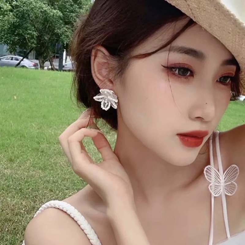 Đôi Khuyên Tai Hình Hoa Đính Ngọc Trai Nhân Tạo Thời Trang