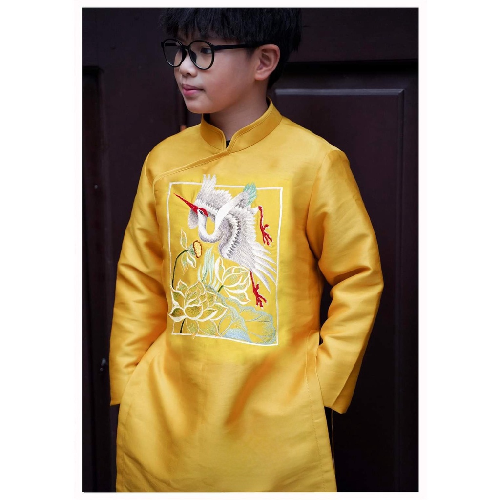 Áo dài bé trai màu vàng chất liệu Tafta thêu hạc cao cấp  - Xưởng Áo Dài Cách Tân - BT07