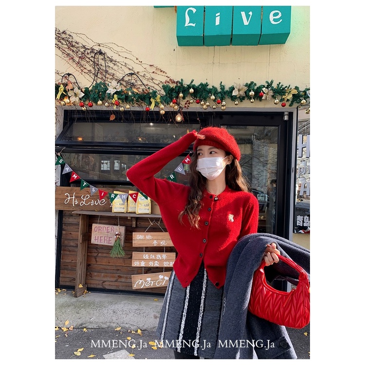 Áo cardigan dệt kim dài tay màu đỏ thêu dễ phối rộng rãi thời trang cô gái ngọt ngào Nhật Bản mùa thu cho nữ