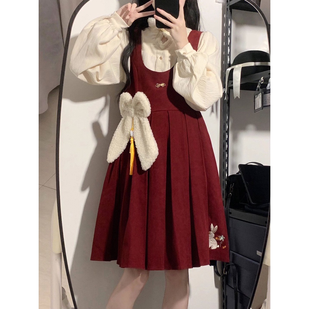 Váy yếm đầm babydoll Two-piece suit sweet preppy style rabbit thêu red strap dress + long-tay áo sơ mi có nơ