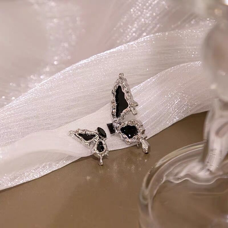 Hoa Tai Hình Bướm Đen Thời Trang Cho Nữ