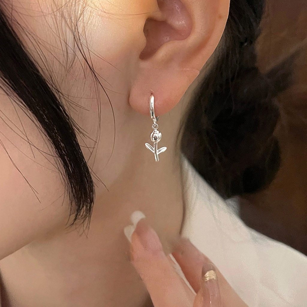 1 Khuyên Tai Tròn Mạ Điện Bóng Cao Hình Hoa Tulip Sang Trọng Không Gây Dị Ứng