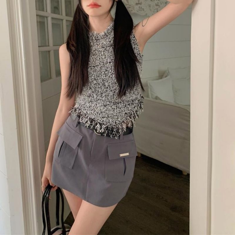 Áo Croptop Dệt Kim Sát Nách Dáng Ôm Phối Tua Rua Cá Tính Cho Nữ