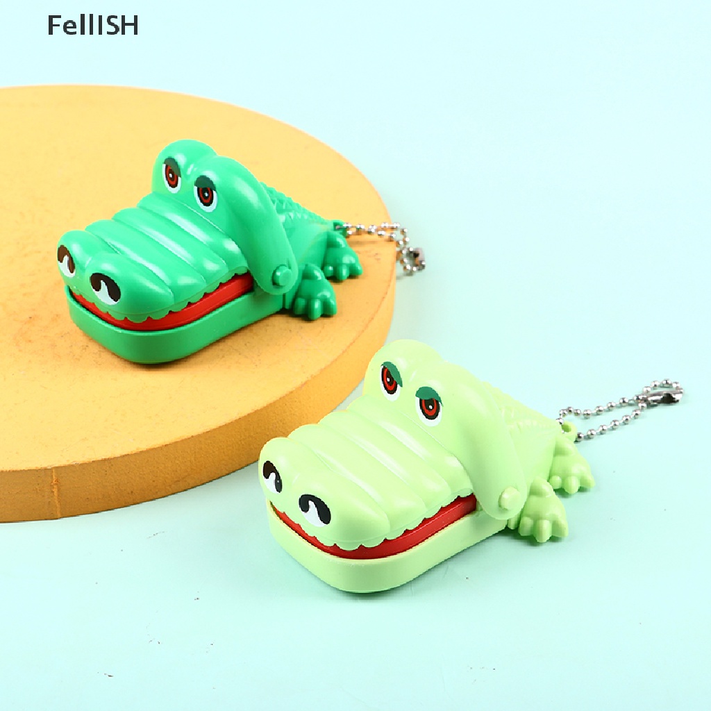 Móc Khóa Hình Cá Sấu Cắn Tay Sáng Tạo 439br