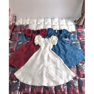 ĐẦM GẤM XÒE TAY PHỒNG CỔ VUÔNG