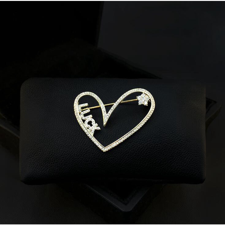 Trâm Cài Áo Hình Trái Tim Đính Đá Chống Chói Phong Cách Mới