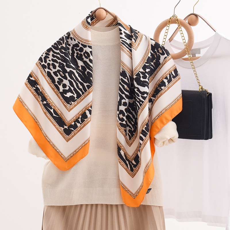 Khăn Quàng Cổ Lụa Hình Vuông Nhỏ In Họa Tiết Da Báo Thời Trang Xuân Hè 2023 Kích Thước 90 * 90