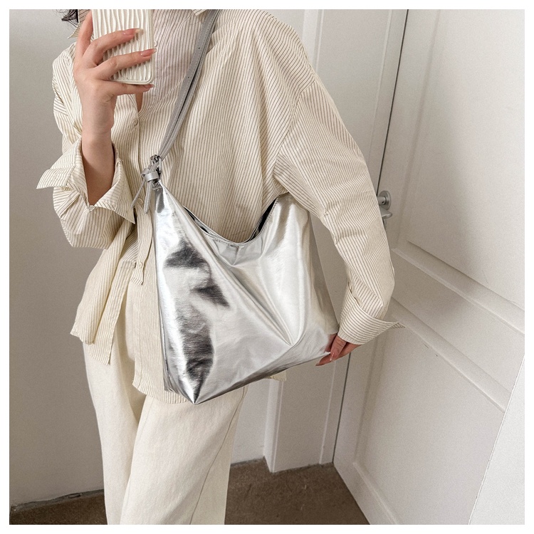 Túi Xách Kẹp Nách Màu Bạc Thiết Kế Đơn Giản Thời Trang