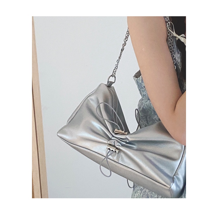 Túi Đeo Vai Dây Rút Xếp Ly Màu Bạc Phong Cách Mới