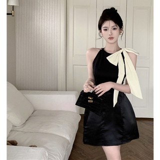 Đầm Dự Tiệc Dáng Chữ A Đính Nơ Quyến Rũ