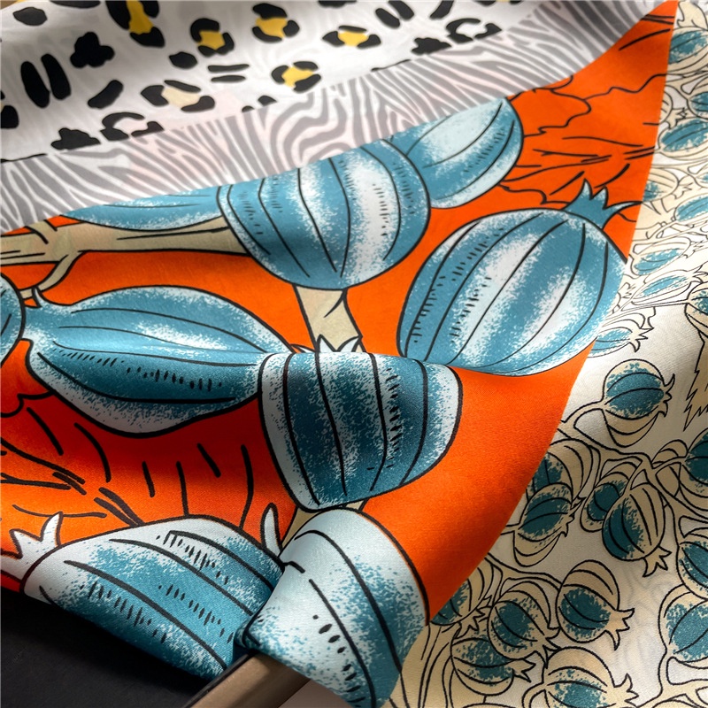 Khăn Choàng Cổ Hình Vuông 70X70Cm Bằng Lụa Ghép Màu Họa Tiết Da Báo / Lựu / Hoa Dành Cho Bạn Nữ Đi Du Lịch