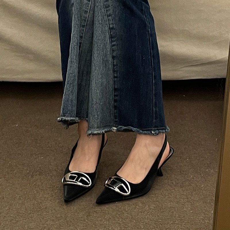 Giày Cao Gót Mũi Nhọn Màu Đen Phối Khóa Kim Loại Thời Trang Cho Nữ