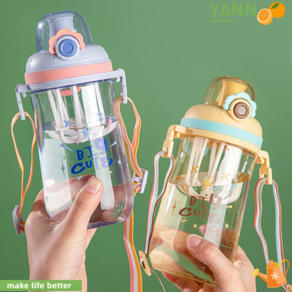 Bình Nước 650ml Kèm Ống Hút Thiết Kế Chống Vỡ Cho Bé 1 Tuổi