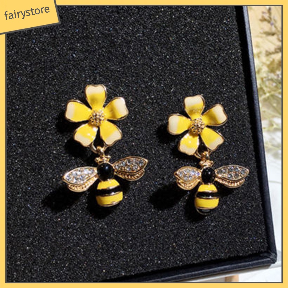 Bông Tai Hình Hoa Và Ong Tráng Men Đính Kim Cương Giả Cho Nữ