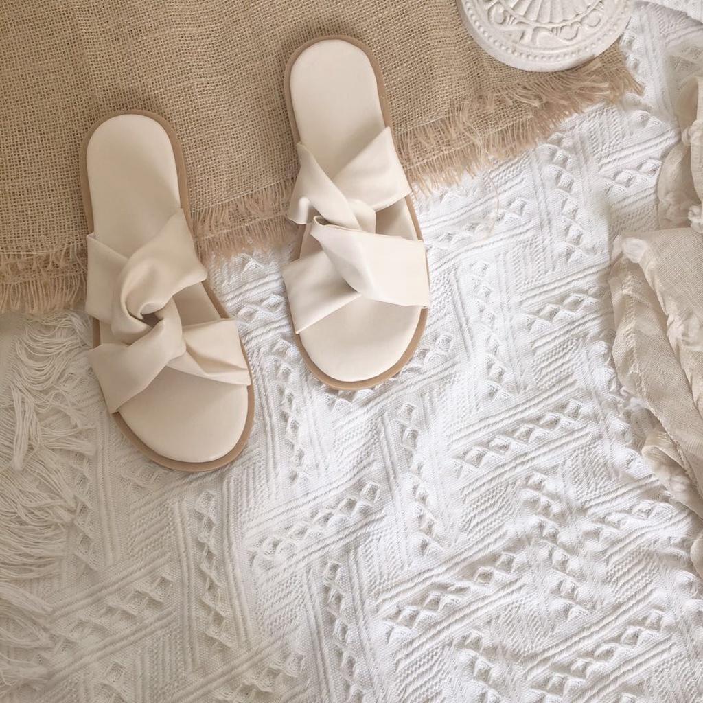 [F &amp; X] Dép Sandal Hở Ngón Quai Chéo Phối Ren Rỗng Thời Trang Hàn Quốc Sang Trọng Cho Nữ