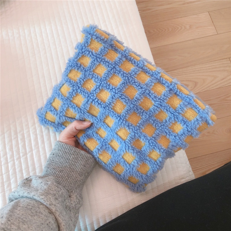 Túi Xách Tay Đựng Đồ Trang Điểm Bằng Lông Cừu Hoa Văn Kẻ Ô Giản Dị Ấm Áp b7w