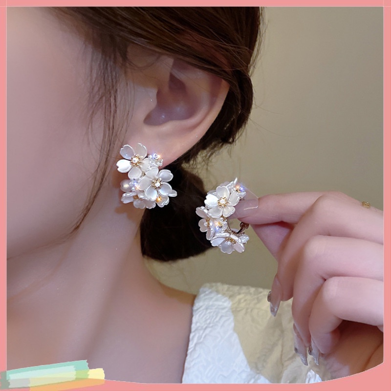 Đôi Khuyên Tai HìNh Hoa ĐíNh Kim Cương Giả ThờI Trang Cho Nữ