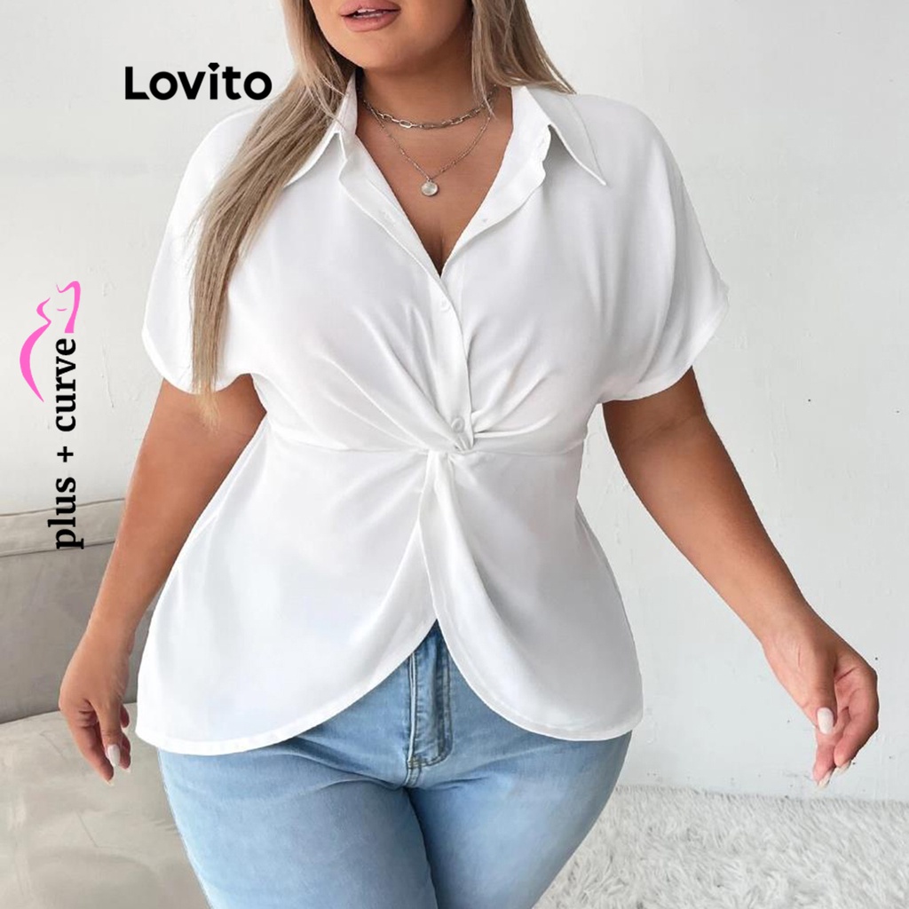 Lovito Áo sơ mi cổ trước phối nút trơn thanh lịch có kích thước lớn cho nữ LPS11004 (Trắng nhạt)