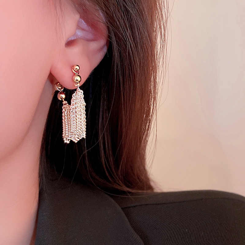 Khuyên Tai Kim Loại Tua Rua Hình Giọt Nước Phong Cách Hàn Quốc Sang Trọng