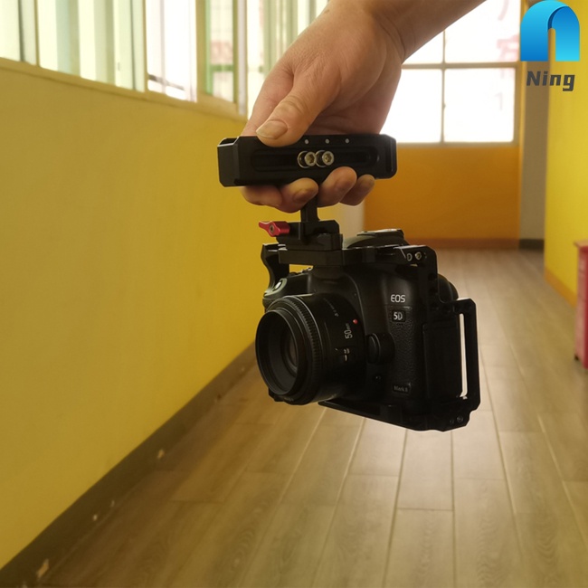 Tay Cầm Gắn Lồng Máy Ảnh Có Lỗ Xoay 360 Độ