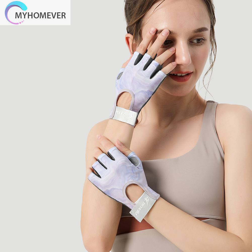 Găng Tay Thể Thao Hở Ngón Mềm Mại Chống Trượt Tiện Dụng