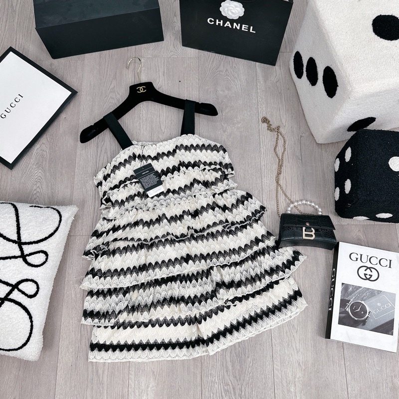 Set áo 2s ren đen lượn sóng mix quần đùi hàng Qccc