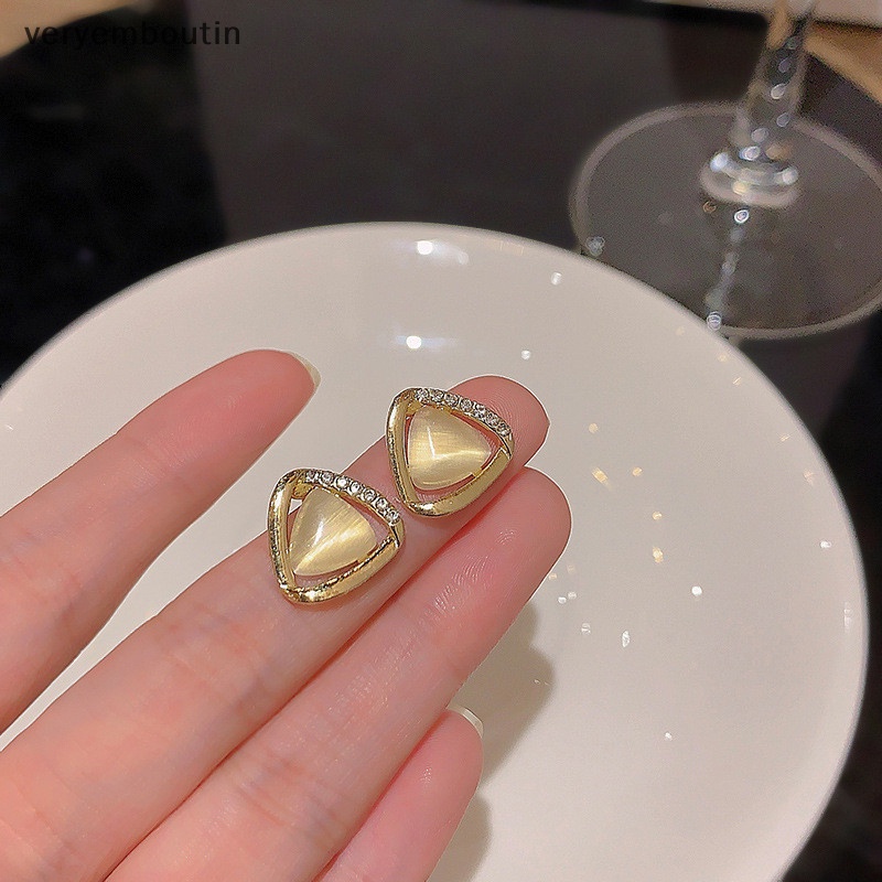 Bông Tai Hình Tam Giác Đính Đá Opal Đơn Giản Thời Trang Phong Cách Hàn Quốc Cho Nữ