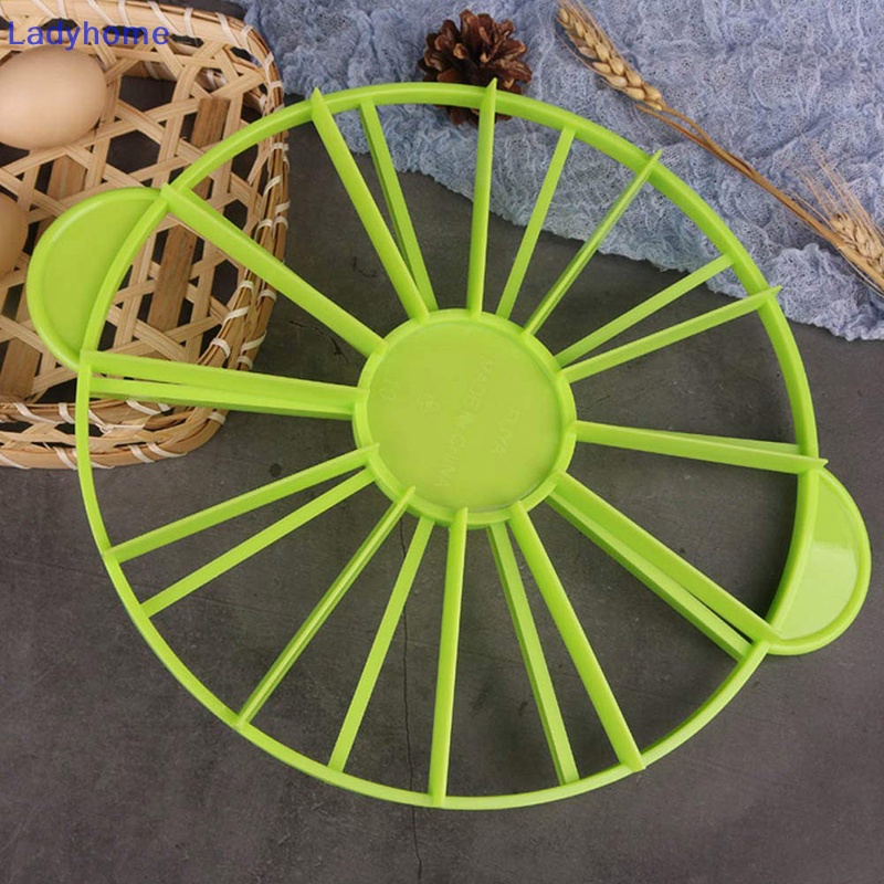 10 / 12 Khuôn Cắt Bánh Bằng Nhựa Tiện Dụng