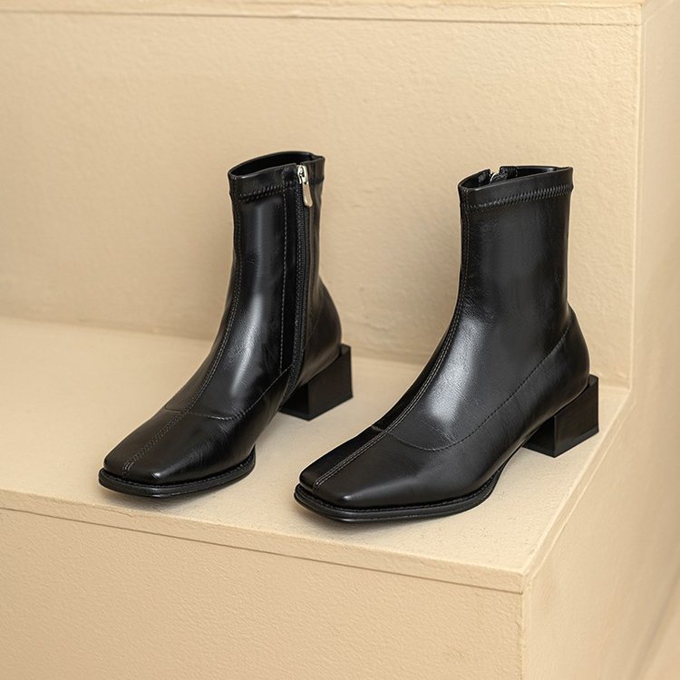 Giày Boots Mũi Vuông Đế Dày Thời Trang Cá Tính