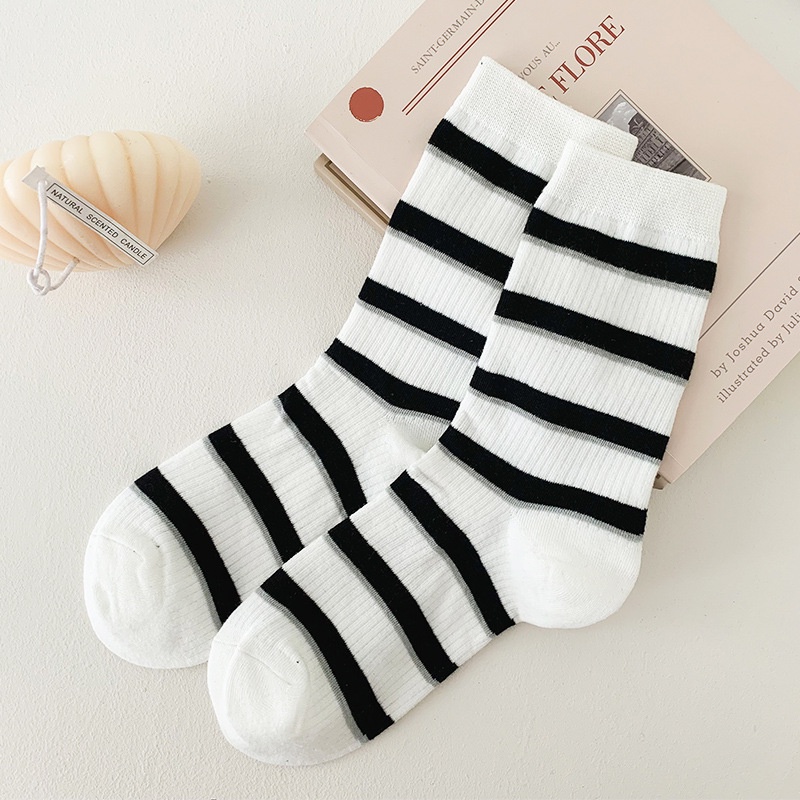 Vớ Cotton Cổ Vừa Họa Tiết Kẻ Sọc Trắng Đen Phong Cách Thể Thao Thời Trang Thu Đông Cho Nữ