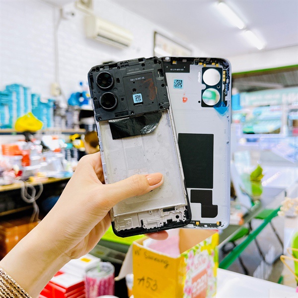 Bộ vỏ Xiaomi Redmi 10 5G zin mấu máy chuẩn, hàng như hình.