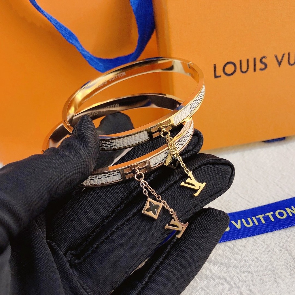 Vòng Tay Louis Vuitton Bằng Thép Titan Chống Nước Họa Tiết LV Monogram