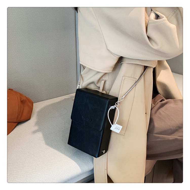 Túi Đeo Chéo Đựng Điện Thoại Thiết Kế Nhỏ Nhắn Phối Dây Xích Thời Trang Cao Cấp Cho Nữ