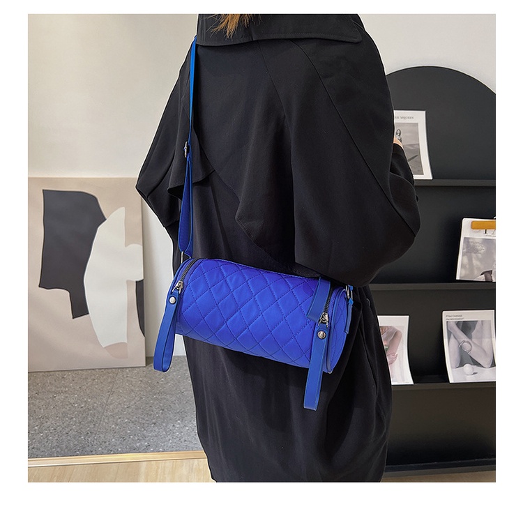 Túi Xách Đeo Vai Hình Trụ Đính Đá Kiểu Dáng Đơn Giản Hợp Thời Trang