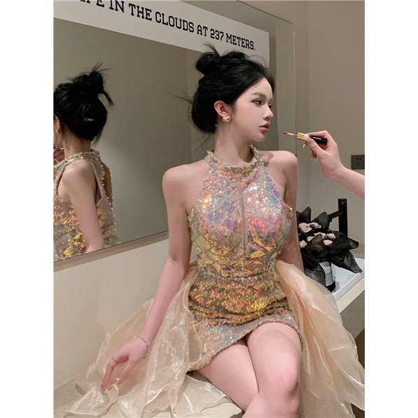 Đầm Ôm Body Cổ Yếm Đính Kim Sa Lấp Lánh