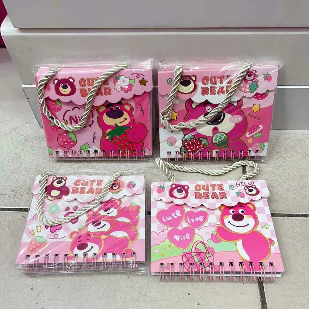 PVN59730 Sổ Tay Mini Ghi Chép Có Quai Xách Gấu Dâu Lotso Dễ Thương