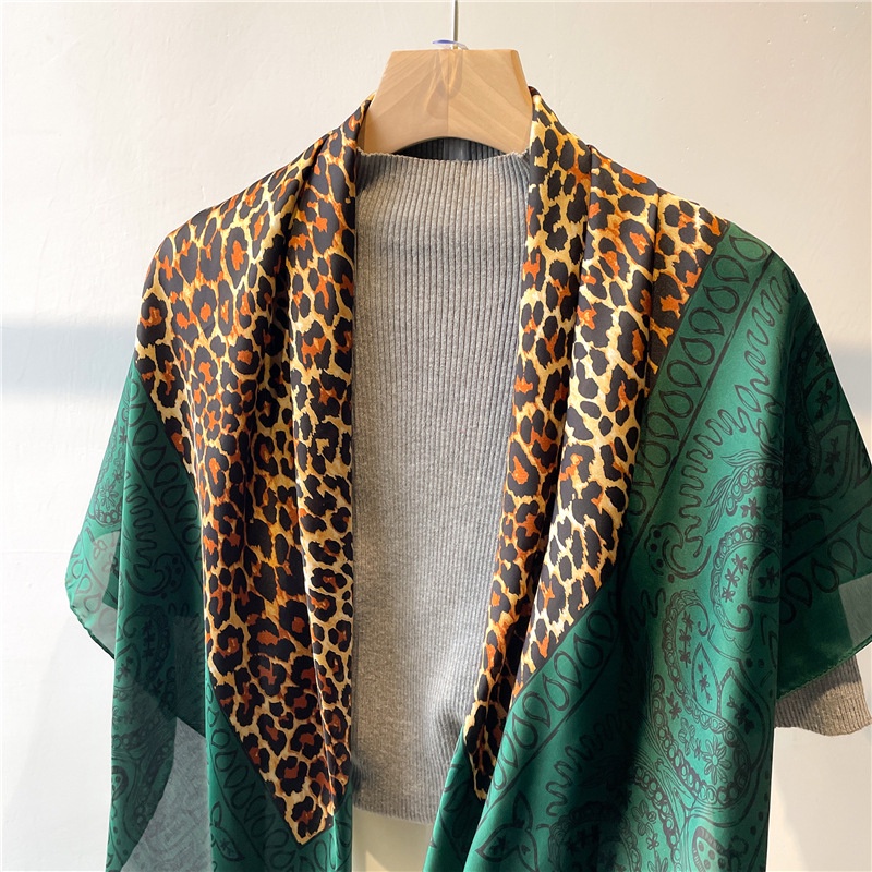 Khăn Quàng Cổ Chống Nắng Mùa Hè Bằng Lụa Satin Kích Thước Lớn 110cm In Họa Tiết Da Báo Cho Nữ