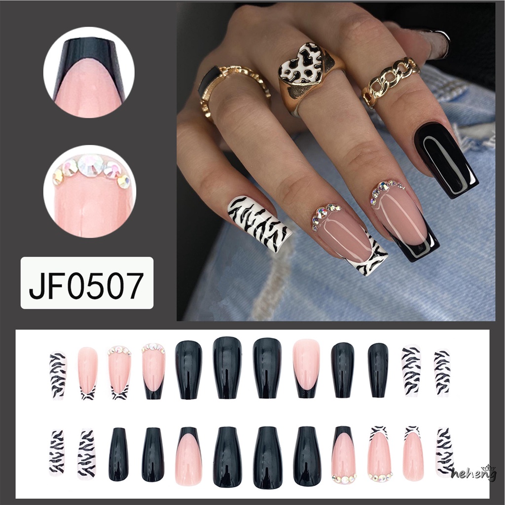 Móng Tay Giả Họa Tiết Bò Sữa Trắng Đen Độc Đáo