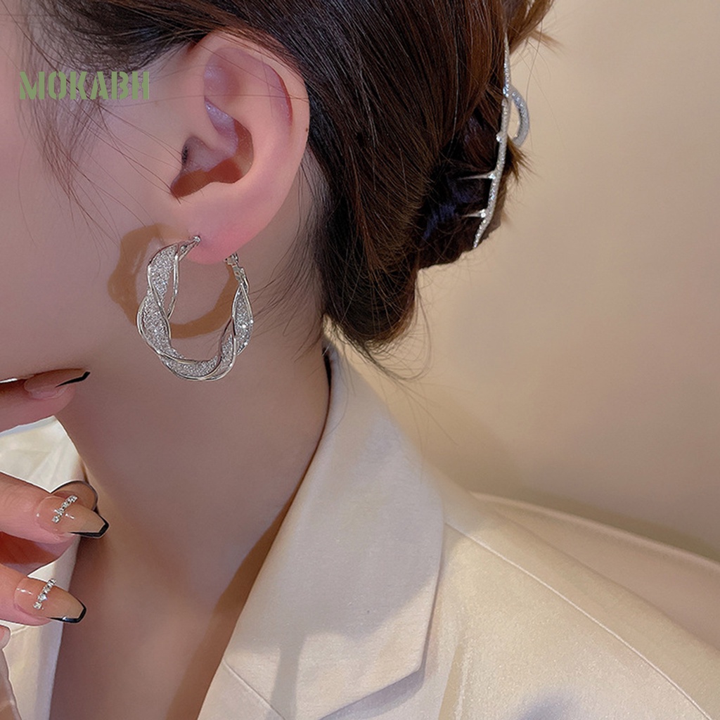 1 Đôi Bông Tai Tròn Xoắn Bằng Kim Loại Thời Trang Dành Cho Nữ