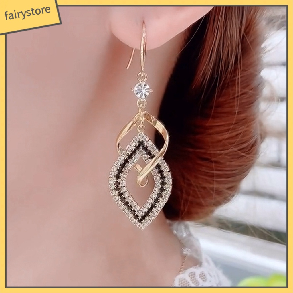 1 Đôi Bông Tai Hình Học Rỗng Đính Đá Sáng Bóng Phong Cách Vintage Dành Cho Nữ