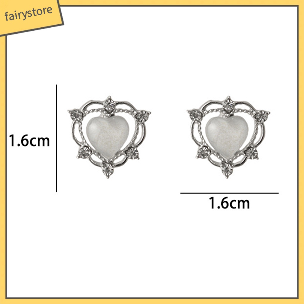 1 Đôi Bông Tai Hình Trái Tim Đính Đá Thời Trang