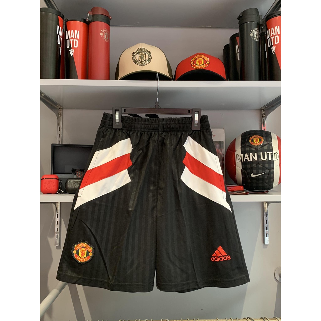 Quần short Adidas MU icon range-Đen sọc đỏ trắng-FAN