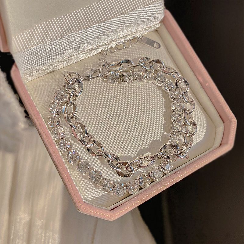 Vòng Tay Đính Đá Lấp Lánh Sang Trọng Dễ Phối Đồ