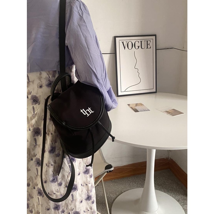 Túi Nhỏ Đeo Vai Phong Cách Mới Mẻ Và Đa Năng