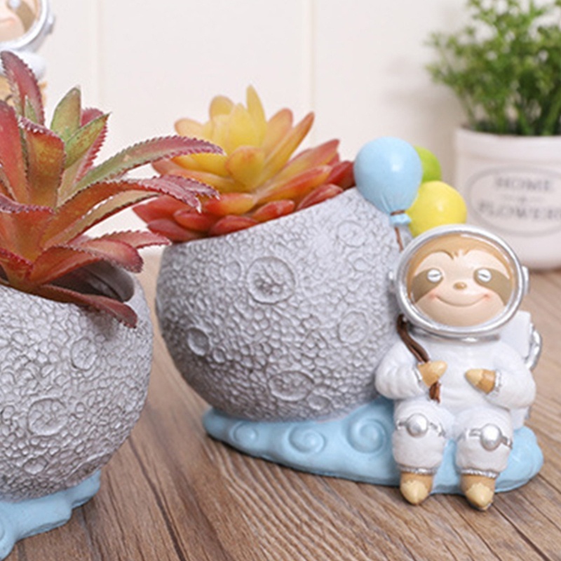 Khuôn Silicone Làm Chậu Hoa Hình Phi Hành Gia Ngồi Xi Măng