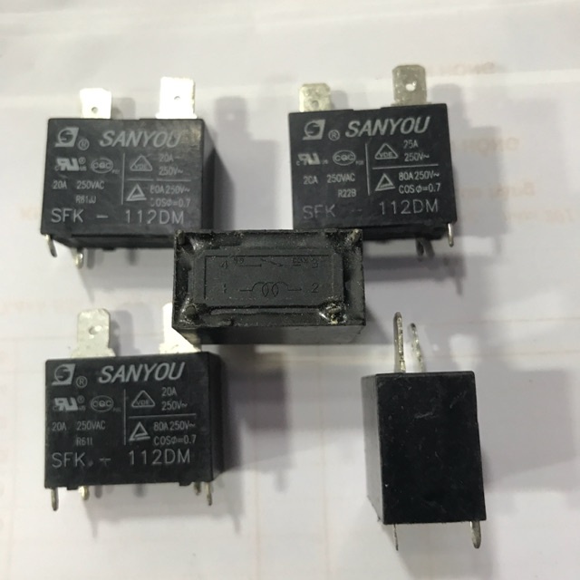 Rơ le 12V-20A 4 chân giá 2 con