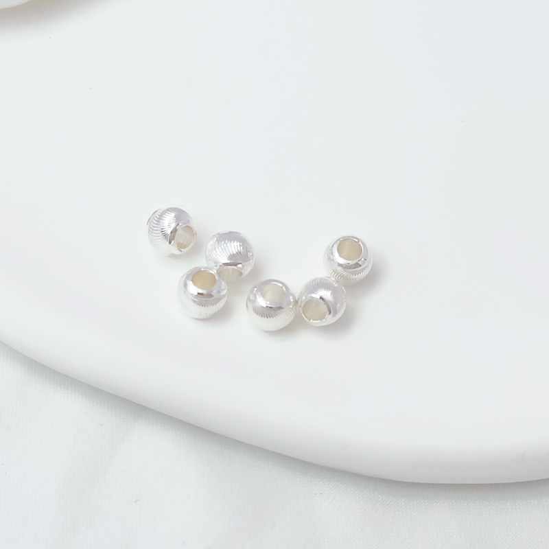 Bộ 50 Hạt Xỏ Lỗ Tròn Màu Sắc Mạnh Mẽ Dùng Làm Vòng Tay / Dây Chuyền DIY